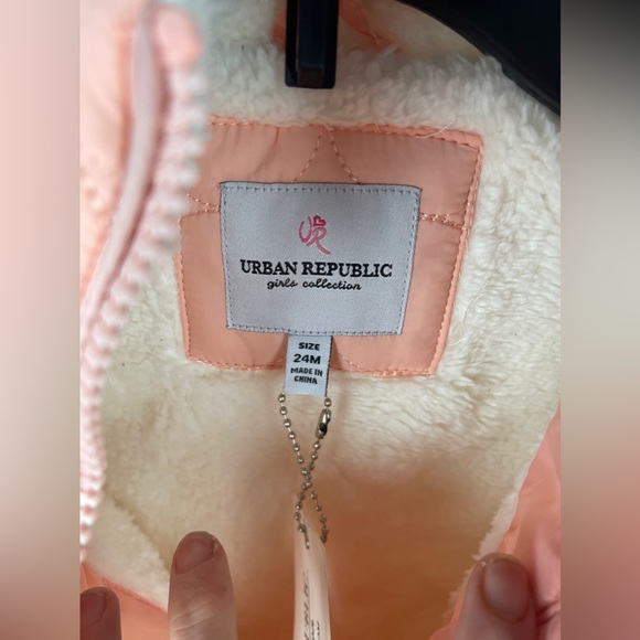 Urban Republic Pink Quilted Vest with Faux Sherpa Size 24 Months NWT - Picture 5 of 12